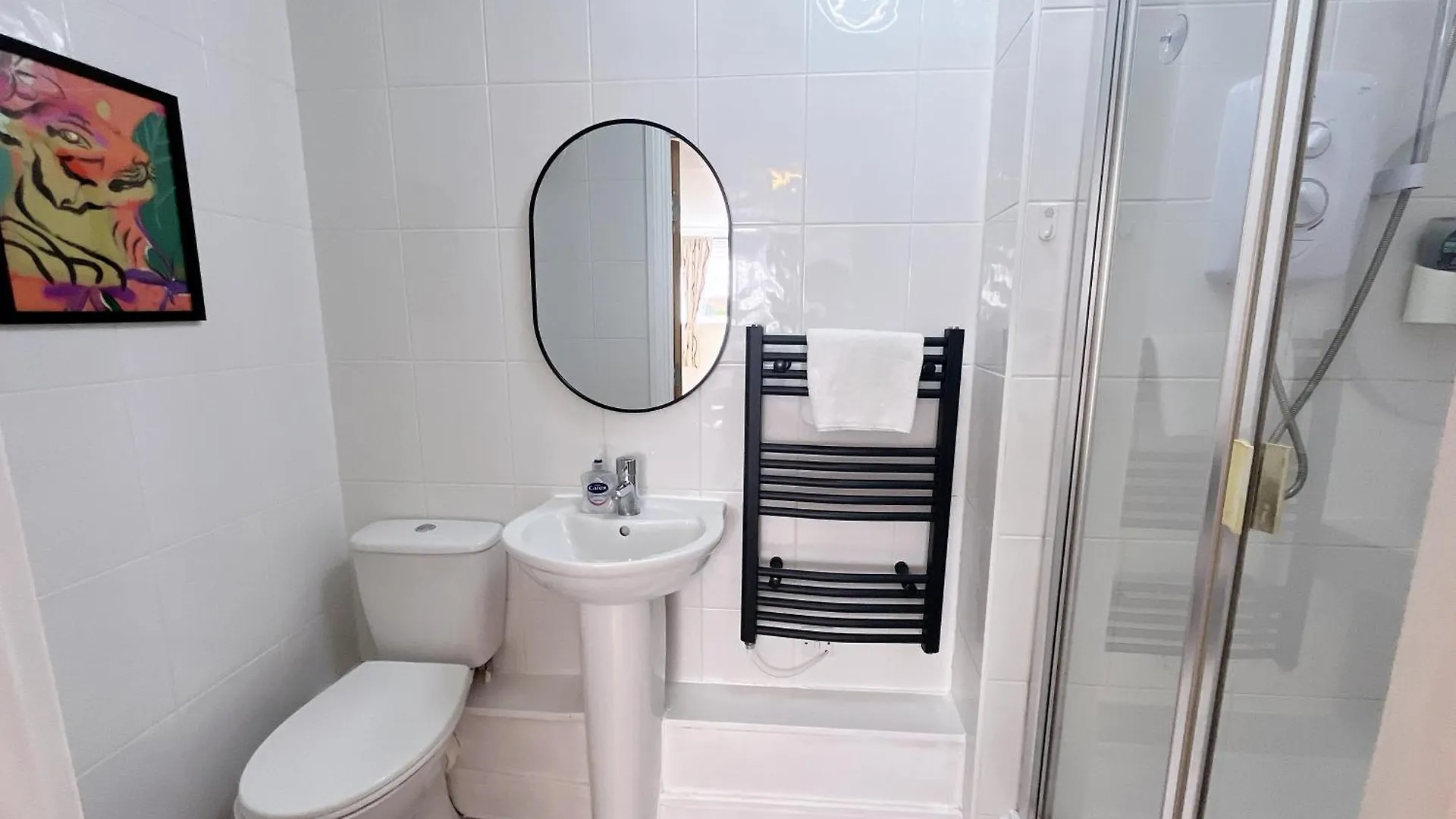 Quiet 2 Bedrooms And 2 Bathrooms With Free Parking エディンバラ