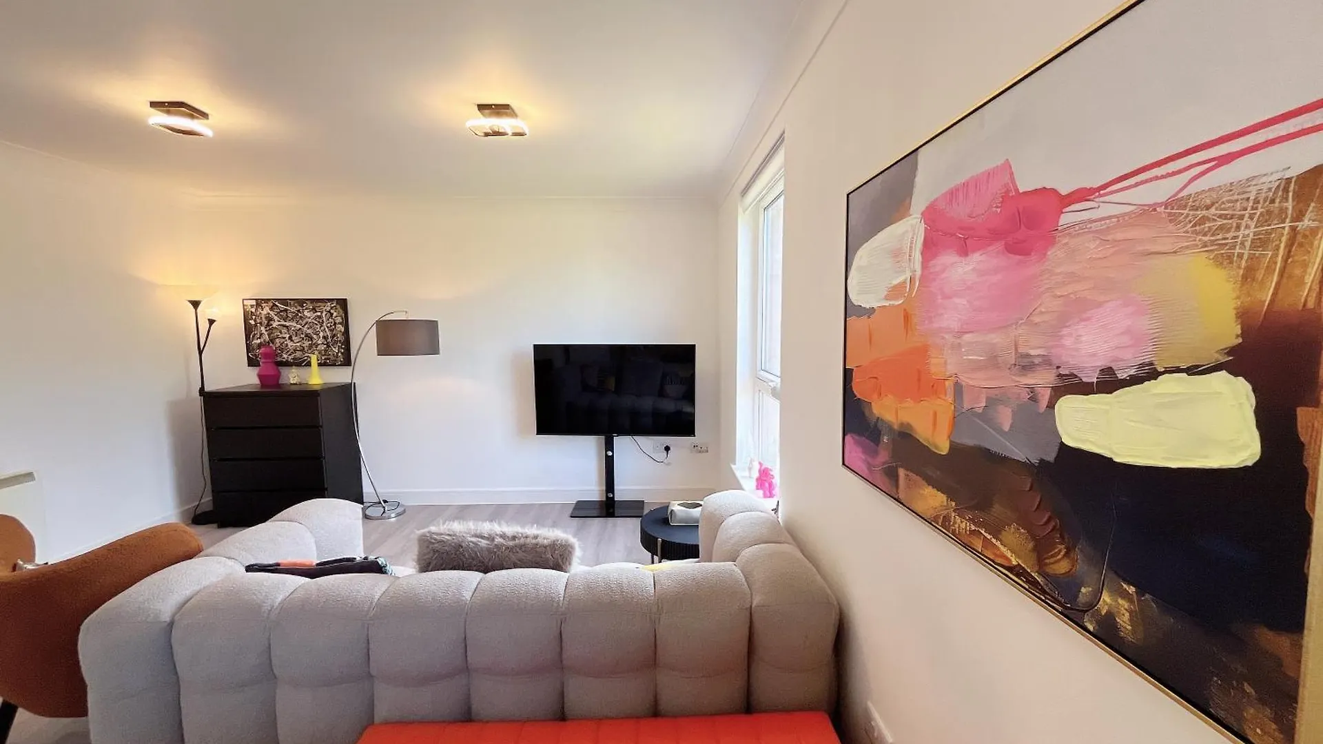 Quiet 2 Bedrooms And 2 Bathrooms With Free Parking エディンバラ 0*,  イギリス