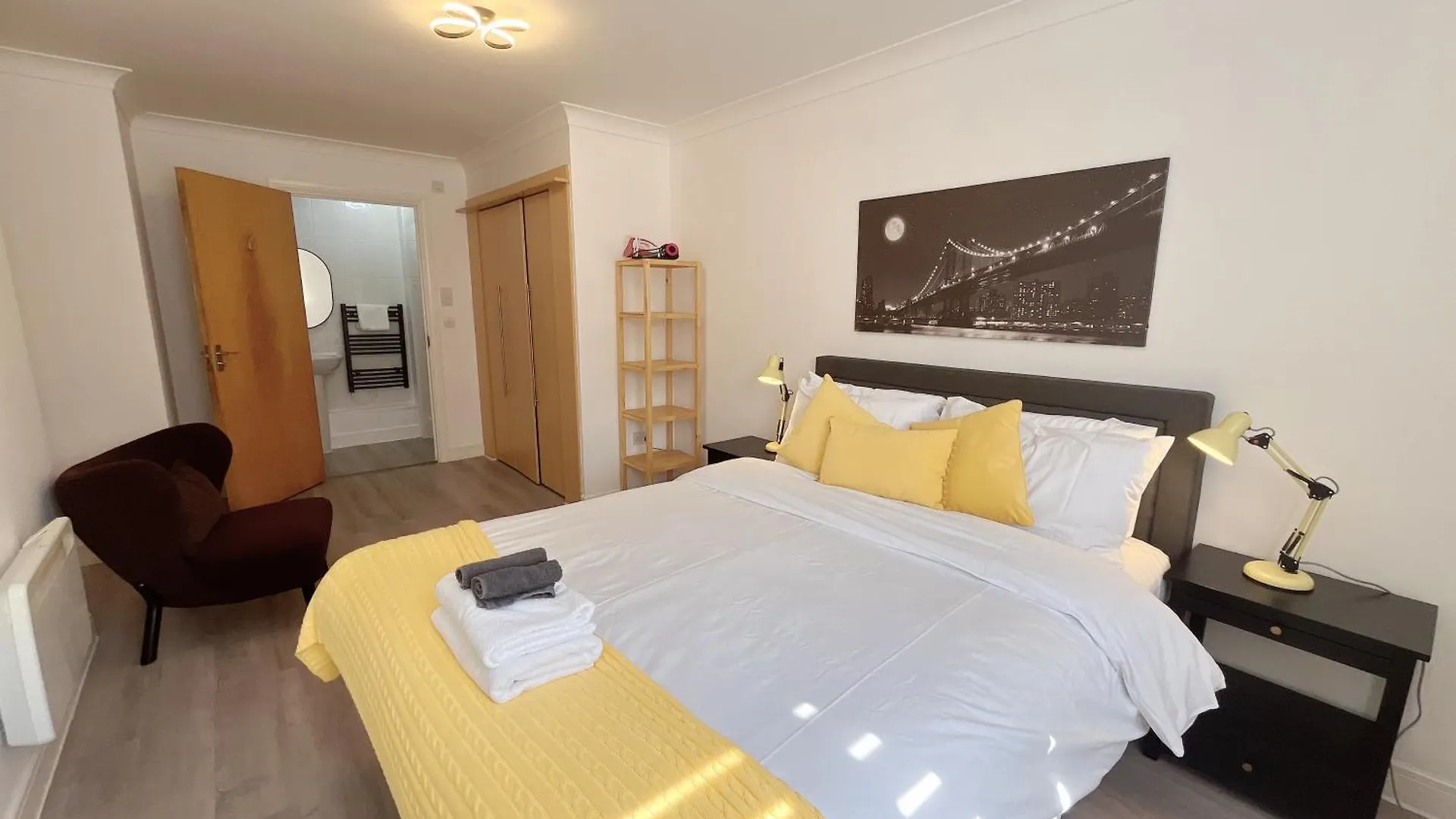 Quiet 2 Bedrooms And 2 Bathrooms With Free Parking エディンバラ アパート