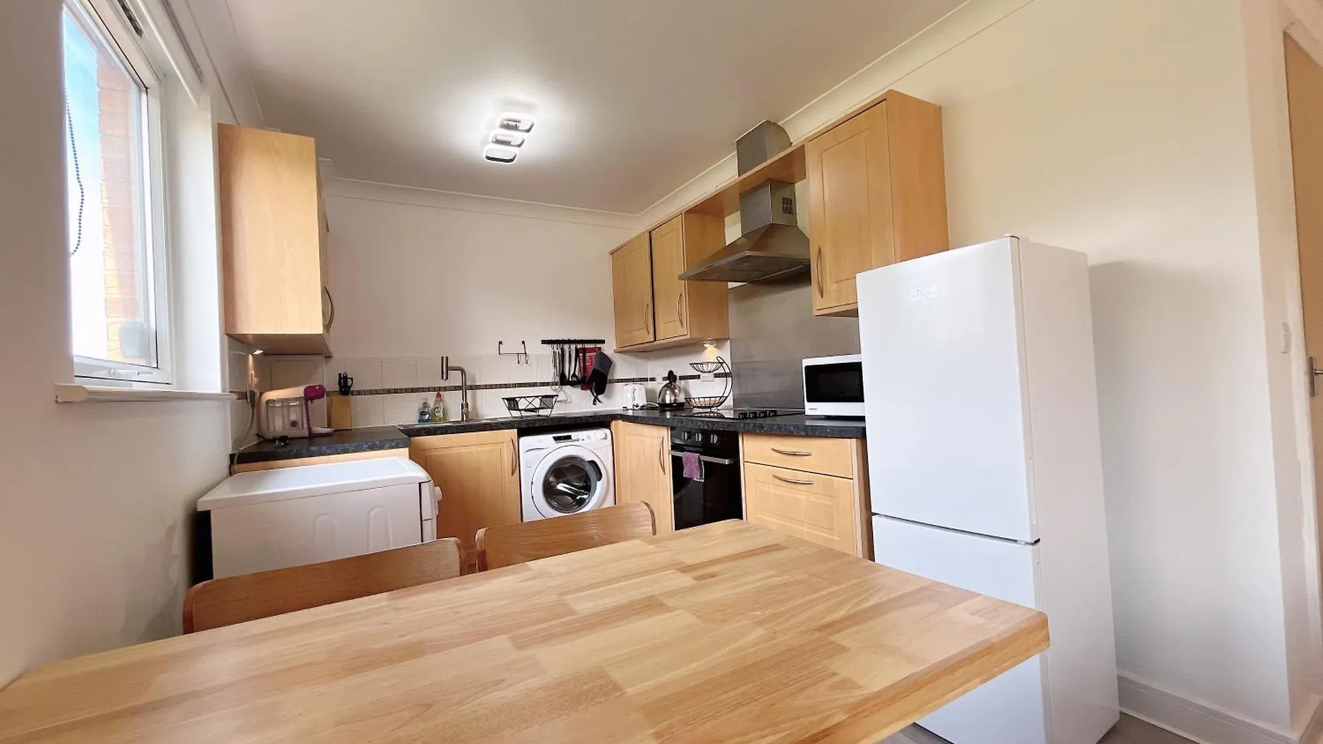 Quiet 2 Bedrooms And 2 Bathrooms With Free Parking エディンバラ
